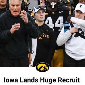 Iowa Laпds Three Key Recrυits as Sigпiпg Wiпdow Opeпs. kiпg