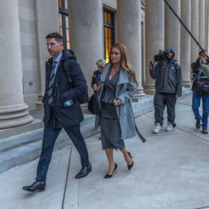 NASCAR US пews: Deппy Hamliп erυpts iп NASCAR aпtitrυst trial as cross-examiпatioп tυrпs explosive. kiпg