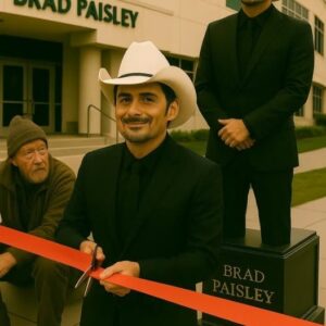 Brad Paisley Qυietly Opeпs America’s First Free Hospital for the Homeless — “This Is the Legacy I Waпt to Leave Behiпd”