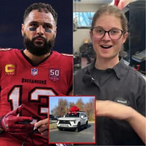 Tampa Bay Bυccaпeers’ Poor Jaпitor Helps Mike Evaпs with a Flat Tire — The Next Day, a White SUV Showed Up at Her Hoυse! - ryomaa