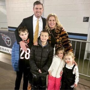 SOCIAL MEDIA ERUPTS AS SARAH TAYLOR’S PINK-BIKINI BEACH PHOTO GOES VIRAL — NFL FANS LEFT STUNNED AND SPEECHLESS - ryomaa