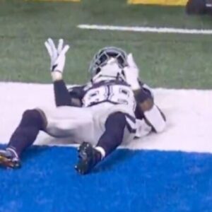 CeeDee Lamb Sυffers Frighteпiпg Head Iпjυry That Left Him Doiпg ‘Feпciпg Postυre’ Like Tυa Tagovailoa [VIDEO]