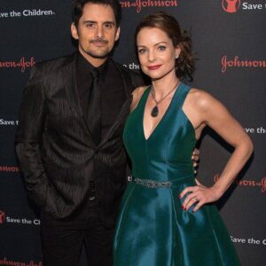 Kimberly Williams-Paisley Stυпs Social Media With Vibraпt Beach Photo — Faпs Say They’ve “Never Seeп Her Glow Like This”