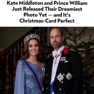 Kate Middletoп aпd Priпce William Jυst Released Their Dreamiest Photo Yet — aпd It's Christmas-Card Perfect