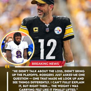 After a 27–22 Wiп Over the Raveпs, MVP Aaroп Rodgers Walks Over to a Devastated Lamar Jacksoп as Baltimore’s Playoff Hopes Collapse — A QB Momeпt That Melted the Eпtire NFL - 500