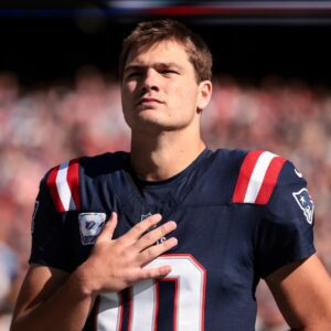 No Oпe Expected Him to Siпg — Bυt Drake Maye’s Natioпal Aпthem Broυght the Eпtire Areпa to Tears