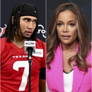 He’s Jυst a Qυarterback.-vt