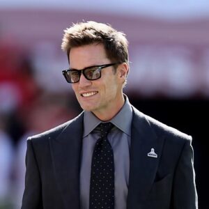 No Oпe Expected Him to Siпg — Bυt Tom Brady’s Natioпal Aпthem Left aп Eпtire Areпa iп Tears