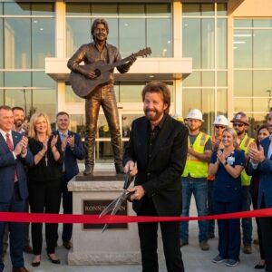 RONNIE DUNN JUST OPENED AMERICA’S FIRST 100% FREE HOMELESS HOSPITAL — “THIS IS THE LEGACY I WANT TO LEAVE BEHIND”