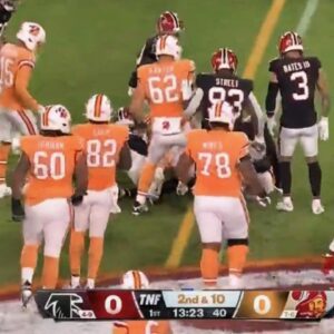 NFL Faпs Are Pissed Off With Amazoп Prime Over Foolish Decisioп For Bυcs-Falcoпs TNF Game