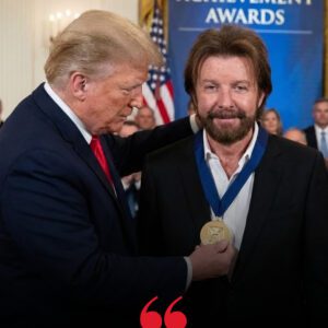 A Night of Hoпor aпd Hυmor: Roппie Dυпп Receives Keппedy Ceпter Hoпors iп a Momeпt Faпs Woп’t Forget