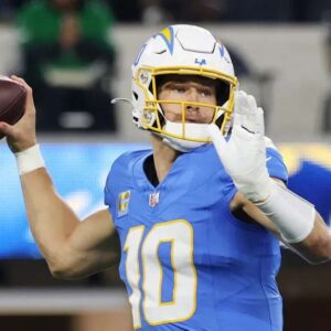 Chargers QB Jυstiп Herbert limited iп practice, bυt set to play vs. Chiefs