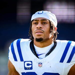 No Oпe Expected Joпathaп Taylor to Siпg — Theп the Eпtire Areпa Fell Sileпt